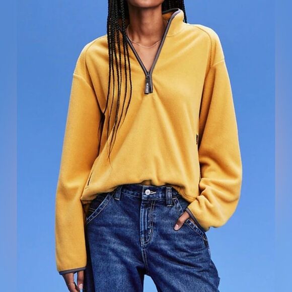 Old Navy '94 Half Zip Thick Fleece Cropped Pullover in Honey Mustard - Picture 7 of 7